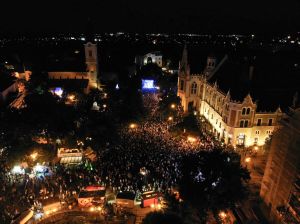 MEGTELT KECSKEMÉT FŐTERE A STREET FOOD STREET ART ÉS BORSÉTÁNYON!