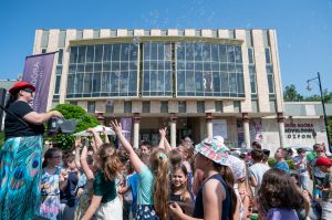 ZÖLD PIKNIKET rendezett a Hírös Agóra a Környezetvédelmi Világnap alkalmából ma délelőtt, színes programsorozatunkra hatszáz gyermek látogatott el